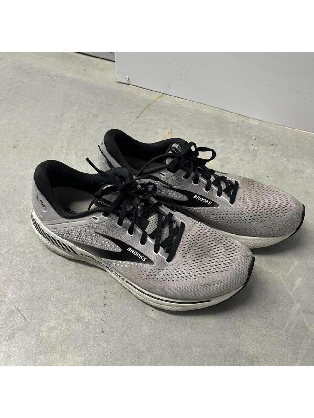 Brooks Adrenaline GTS 22 Gray Black Running Shoes Men’s Size 11